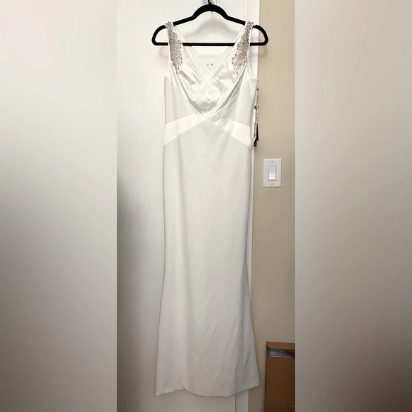 NWT Adrianna Papell Beaded Appliqué Charmeuse Mermaid Sleeveless Ivory Gown Sz 2 - Picture 2 of 16